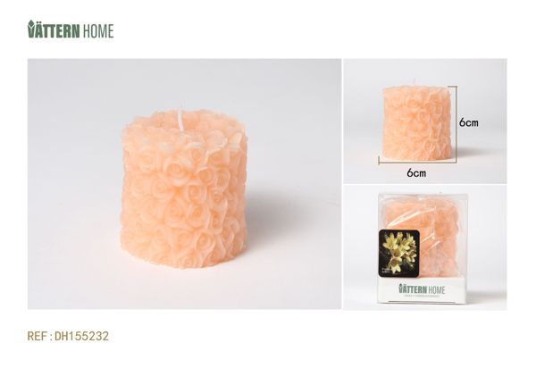 Vela de pilar de 6 x 6 cm con aroma a fresia de parafina (color champán) que dura 6 horas