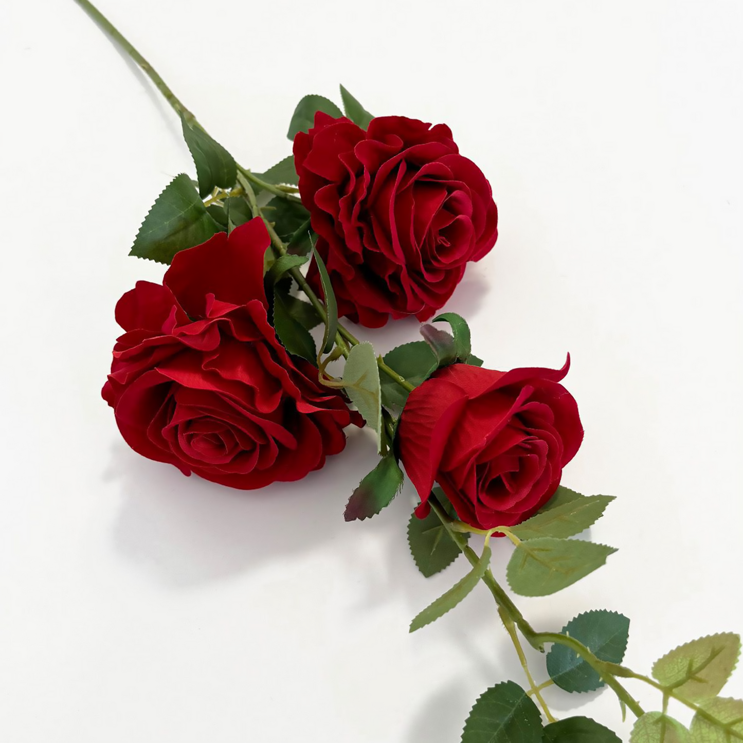 Flocado de poliéster 2 rosas grandes 1 capullo de rosa pequeño 95CM rojo